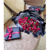 Букет из кустовых роз